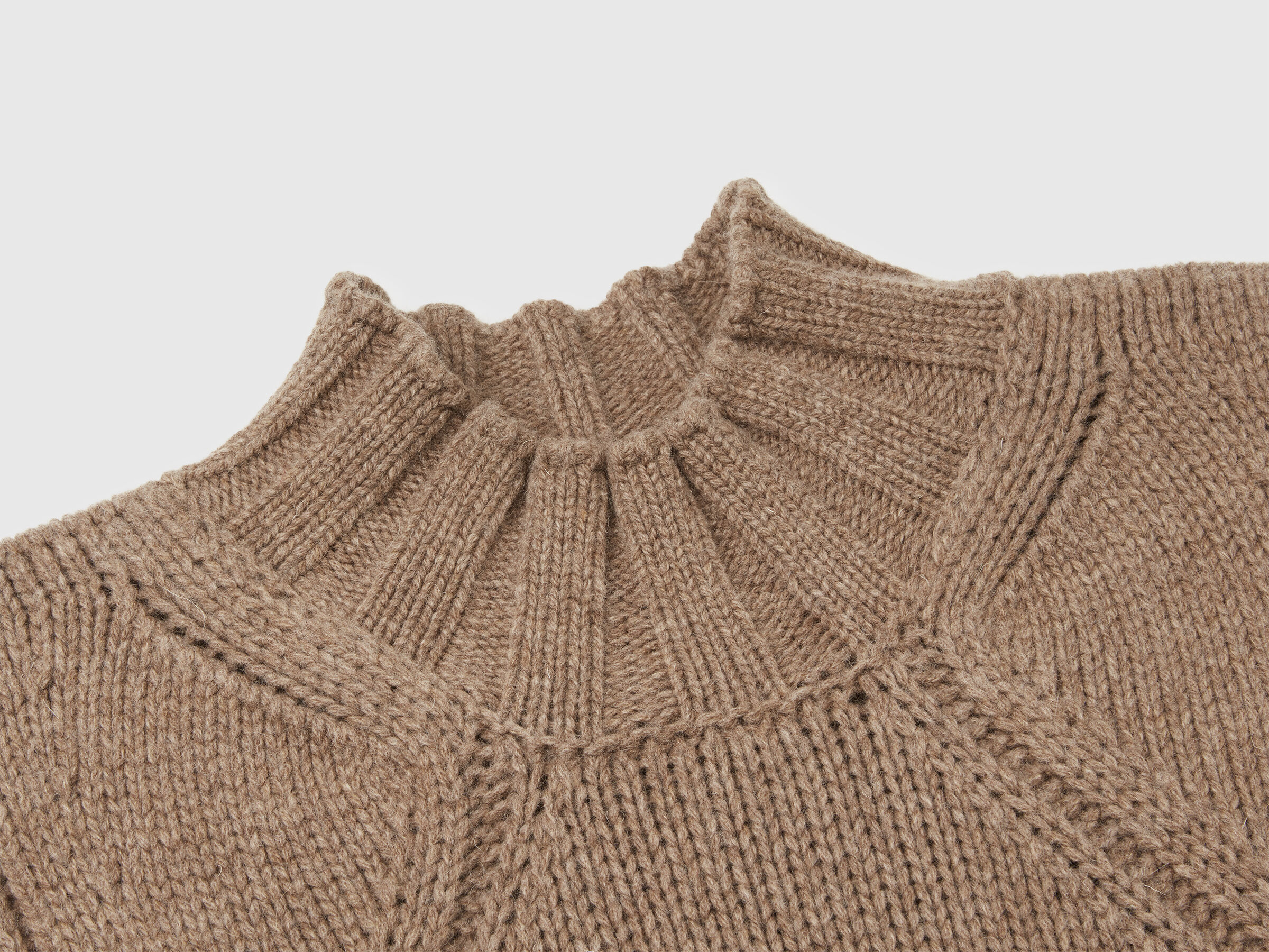 SLEEVELESS SWEATER Women image number 7